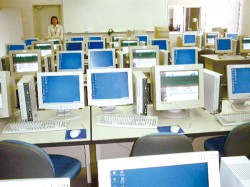 社内ネットワークの時代(1996年~) 社内ネットワーク構築の時代(1996年~)