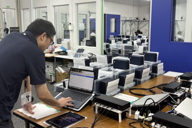タブレット端末のキッティング工場