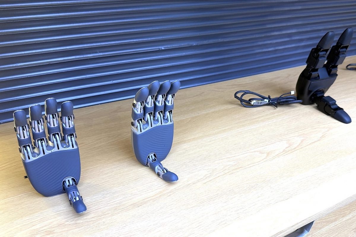 用途に応じて付け替えるヒューマノイドの手